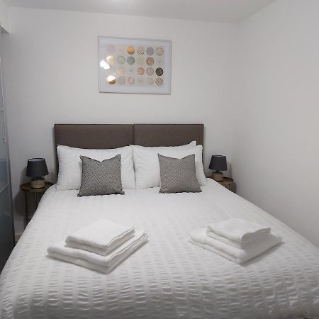 Lovely 1-Bedroom Condo With Parking On Premises Minworth Exteriör bild